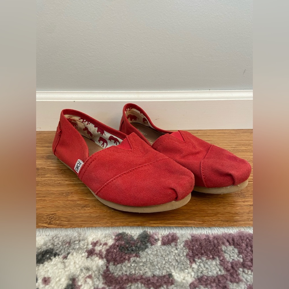 Toms Women’s classic canvas slip-ons